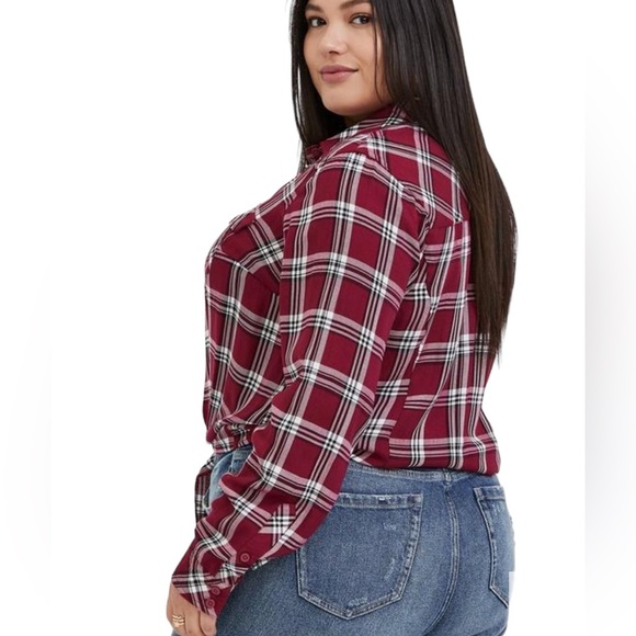 TORRID: Taylor Slim Fit Rayon Twill Crop Button-Up Shirt -Size 00 / 0X - Picture 3 of 9